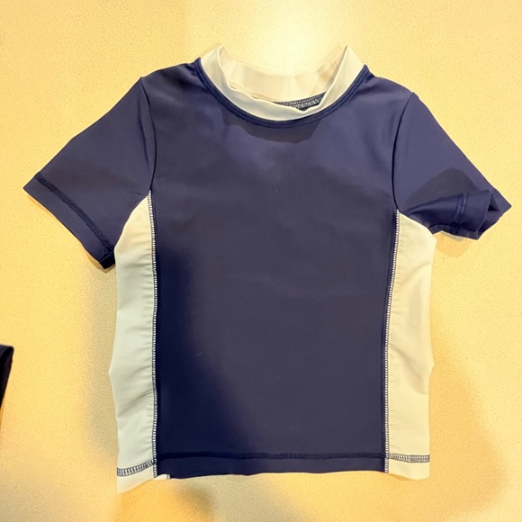 EUC Boys 2T swim bundle - 7 pieces - rash guards and swim trunks - Picture 7 of 8